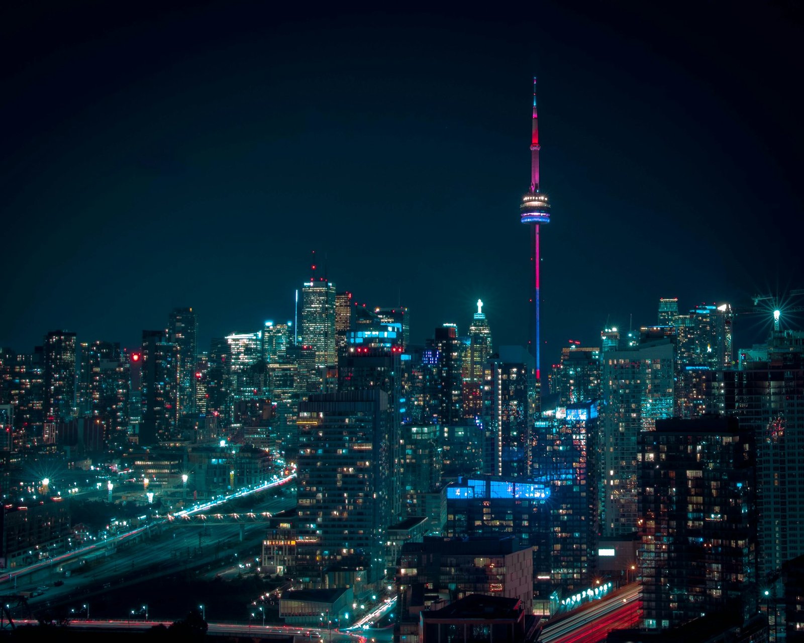 La tour CN à Toronto au crépuscule